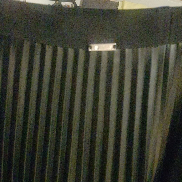 Stunning , Swinging  Pleated Skirt. - Picture 5 of 6